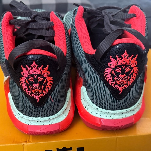 Men’s Nike LeBron Witness VII “Crimson Alligator” - Picture 6 of 8